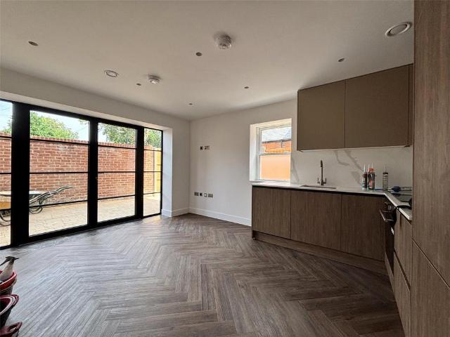 Fleet Road, Fleet, Hampshire, GU51 1 bed flat to rent £1,325 pcm £306 pw
