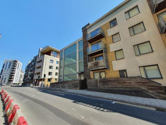 Fleet Street, Brighton, BN1 3 bed flat to rent £2,300 pcm £531 pw