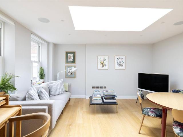 Fleet Street, London, EC4Y 2 bed apartment to rent £3,500 pcm £808 pw