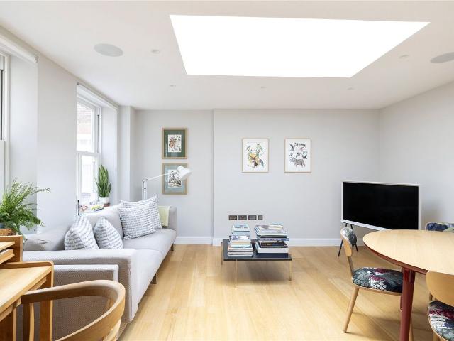 Fleet Street, London EC4Y, 2 bed flat to rent, £3,500 pcm | PrimeLocation