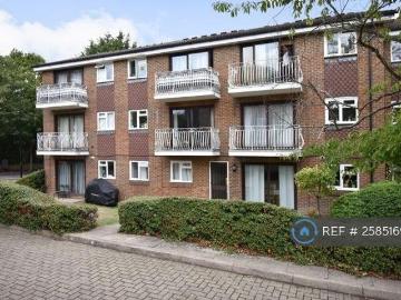 Fleetwood Close, Croydon, CR0 2 bed flat to rent £1,700 pcm £392 pw