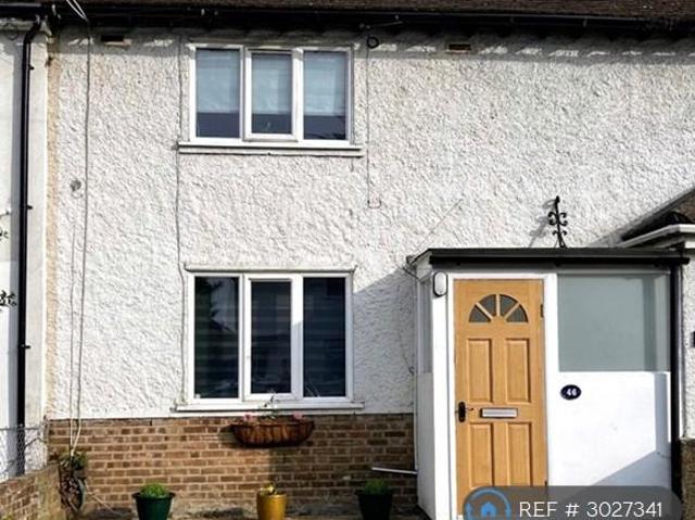 Fleetwood Road, Kingston Upon Thames. 3 bed terraced house to rent £2,250 pcm £519 pw