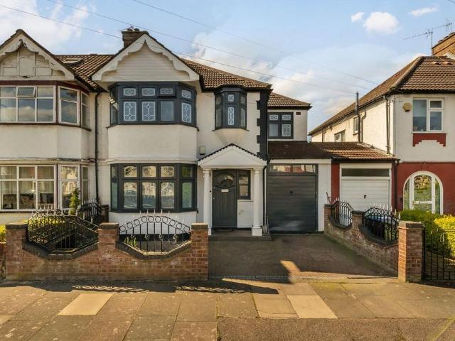 Fleetwood Road, London NW10 5 bed detached house to rent £4,200 pcm £969 pw
