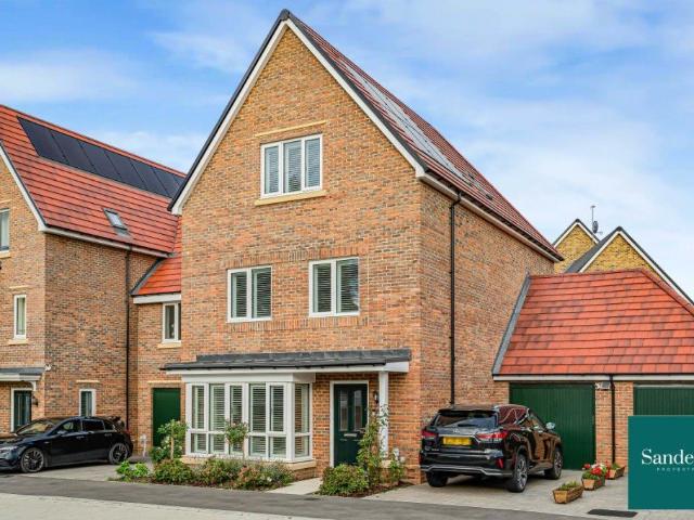 Fleming Close, Ascot, Berkshire SL5, 4 bed property to rent, £3,800 pcm | PrimeLocation