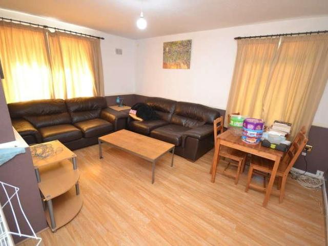 Fleming Gardens, Clifton, NG11