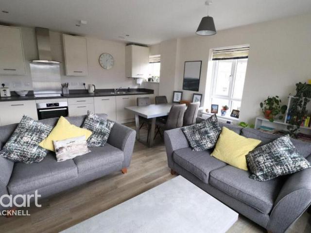 Fleming Place, Bracknell 2 bed apartment to rent £1,550 pcm £358 pw