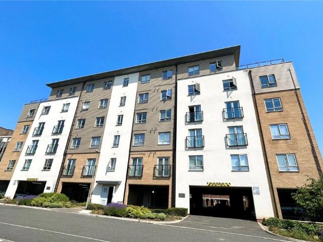 Fleming Place, Bracknell, Berkshire RG12, 2 bed flat to rent, £1,600 pcm | PrimeLocation