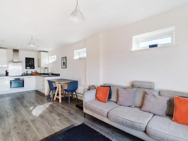 Fleming Place, Bracknell, RG12 2 bed flat to rent £1,500 pcm £346 pw