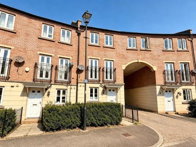 Fleming Way, Exeter EX2 4 bed townhouse to rent £1,850 pcm £427 pw