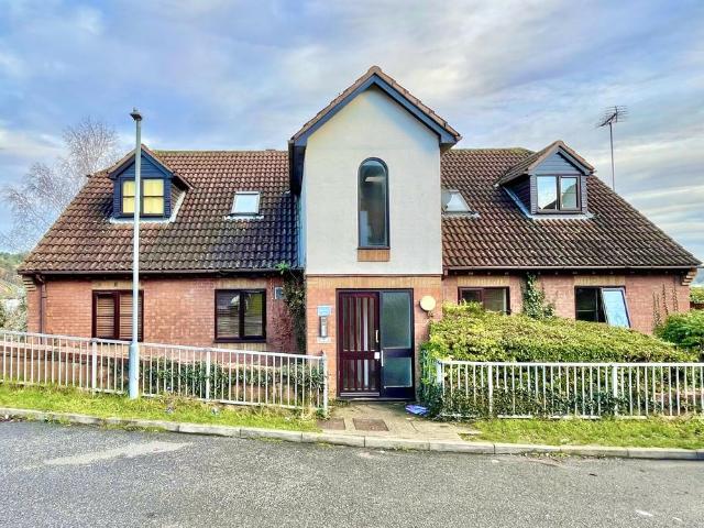 Flitcroft Lea, HIGH WYCOMBE 2 bed apartment to rent £1,450 pcm £335 pw