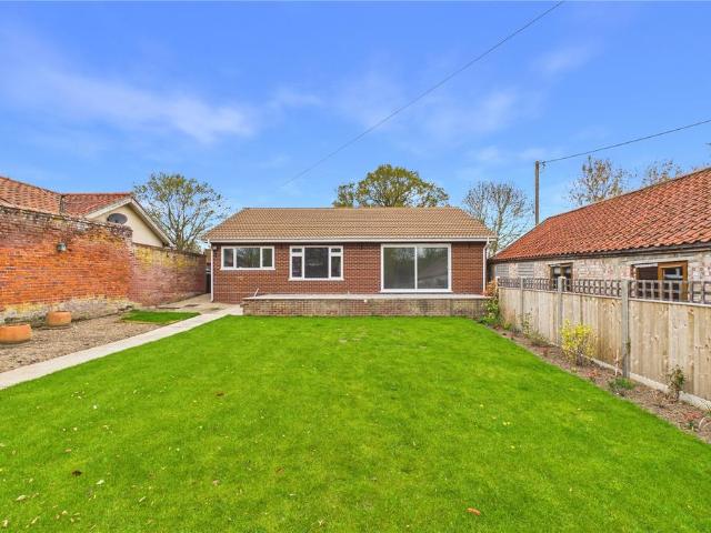 Flixton Marsh Lane, Lowestoft NR32 3 bed bungalow to rent £1,350 pcm £312 pw