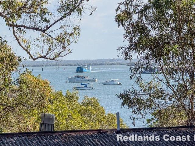 Flinders View A Seafarer's Hideaway with Its Own Slipway