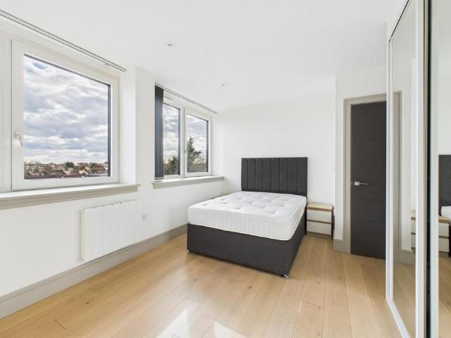 Flint Court, Finchley | London N12 Apartment to rent £1,400 pcm £323 pw
