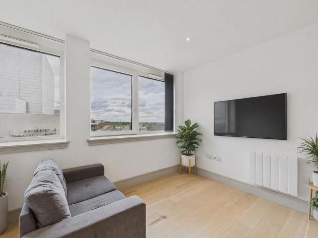 Flint Court, Finchley | London N12, Studio to rent, £1,400 pcm | PrimeLocation