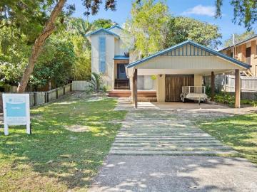 FLIPPER BEACH HOUSE