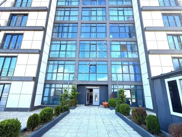 Fly Kanarya’da Eşyalı 1+1 Site İçerisinde Açık Otoparklı