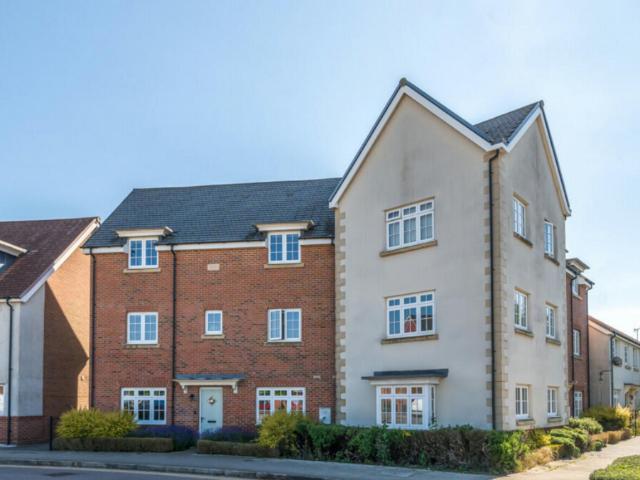 Flycatcher Keep, Bracknell, RG12 2 bed flat to rent £1,550 pcm £358 pw