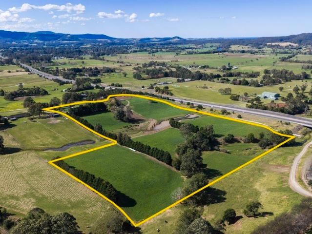 'Flying Fox Farm' Idyllic Acreage with Character & Infrastructure