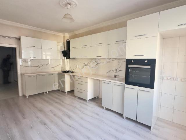 Fsn Den Y.kemal Cd Asansör Çift Banyo Geniş Yapılı 3+1 Kiralık