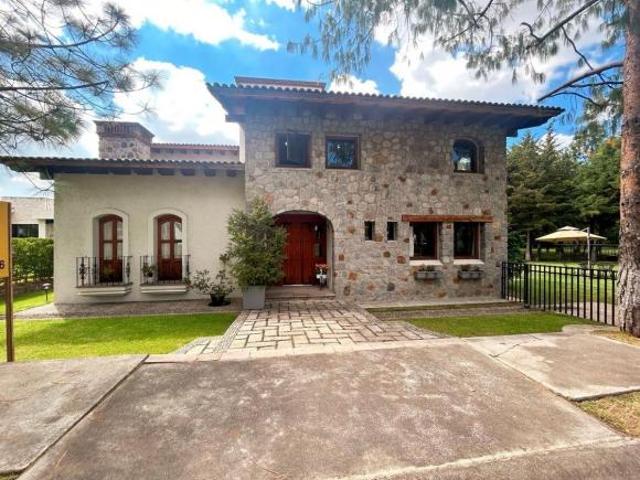 FP CASA EN VENTA ZAMARRERO CON AMPLIO JARDÍN Y CASA CLUB