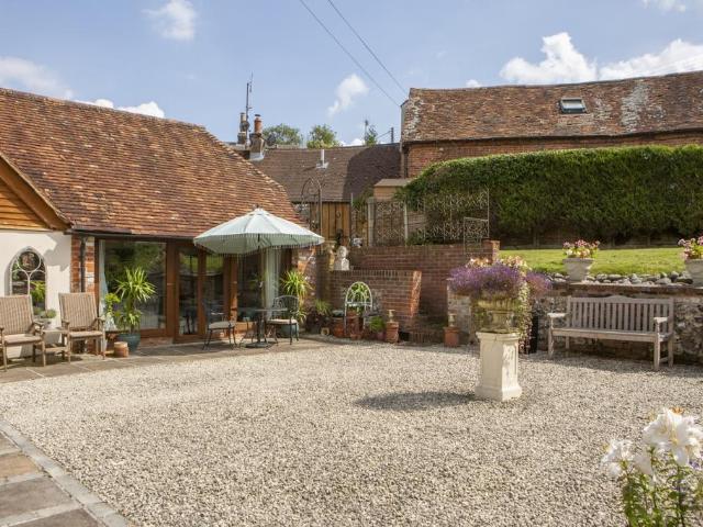 Froxfield Marlborough SN8 5 bed detached house to rent £2,995 pcm £691 pw
