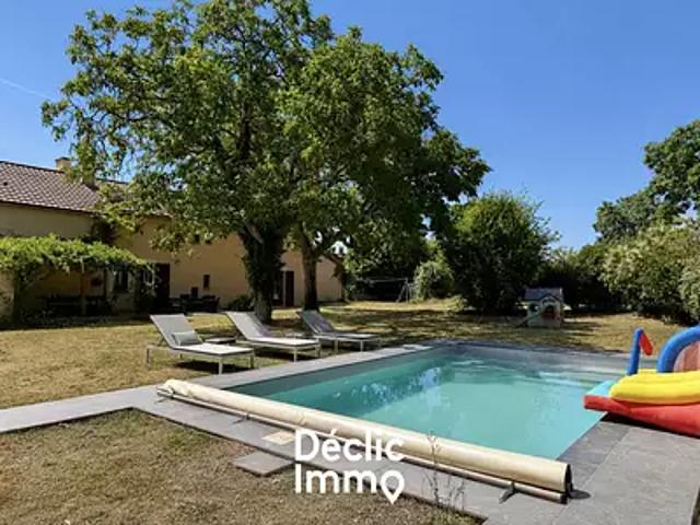 Frozes 86190 Achat / Vente maison 8 pièces t8 piscine terrasse