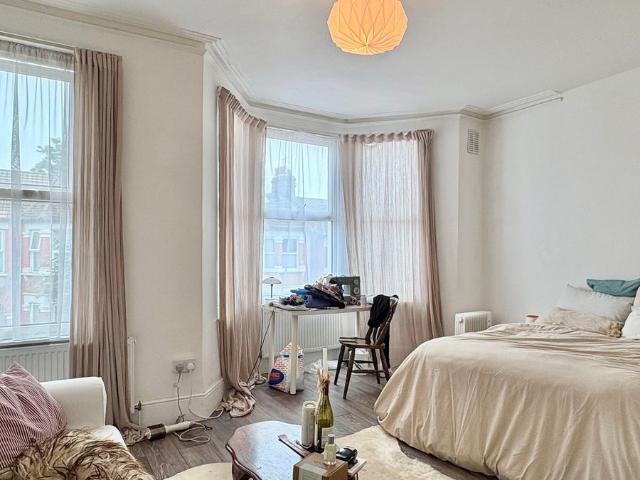 Frobisher Road, London N8, 5 bed semi detached house to rent, £4,250 pcm | PrimeLocation
