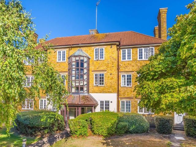 Frogmore, Wandsworth SW18, 3 bed flat to rent, £2,900 pcm | PrimeLocation