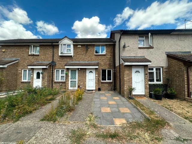Frogmore Close, Slough, Berkshire SL1, 2 bed terraced house to rent, £1,500 pcm | PrimeLocation