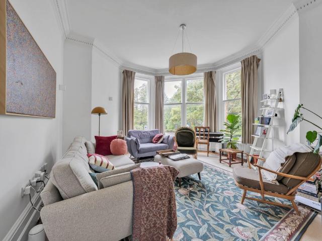 Frognal, Hampstead NW3, 2 bed flat to rent, £4,700 pcm | PrimeLocation