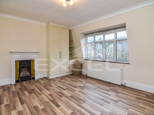 Frognal Lane, Hampstead, London NW3, 3 bed flat to rent, £3,200 pcm | PrimeLocation