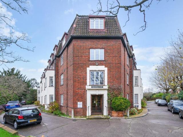 Frognal Lane London NW3 3 bed flat to rent £4,400 pcm £1,015 pw