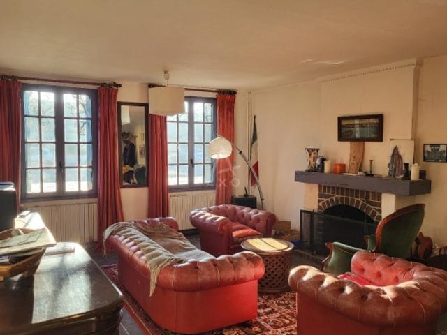FROMENTIERES: MAISON en PIERRE de 11 PIECE avec DEPENDANCE de 208 m² sur une parcelle de 1.407 m²