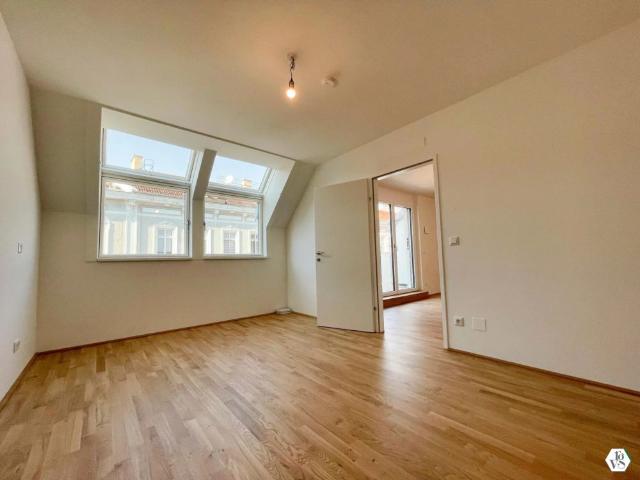 Frömmlgasse heller Neubau mit Balkon