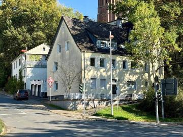 Fröndenberg Mitte: Mehrfamilienhaus mit drei Garagen in zentraler Lage Komplett vermietet!