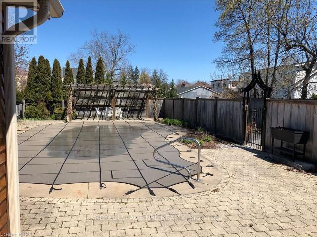 FRONT 79 JOHNSON STREET, Niagara on the Lake, Ontario, L0S1J0