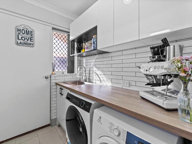 Front unit in fantastic location
