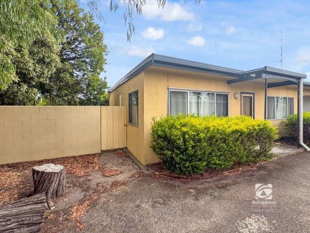 FRONT UNIT WITH PRIVATE COURTYARD