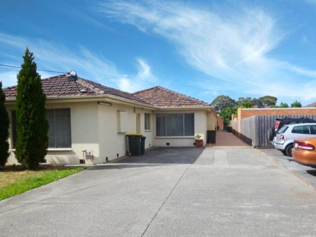 Front Unit 2 Bedrooms Great Location