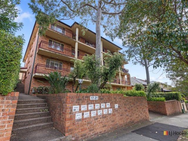 Front Facing 2 Bedroom Unit Opposite Park