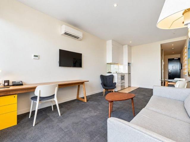 FRONT FACING WATER VIEWS INVESTMENT 8.41% GROSS / 7.34% NET / NO STAMP DUTY