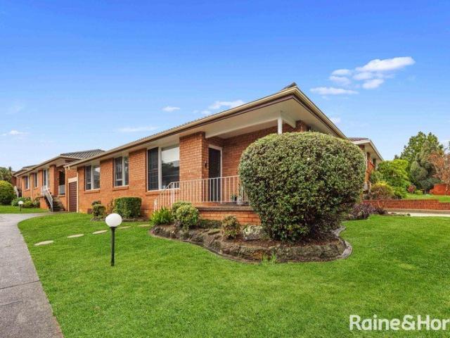 Front Facing Villa Opposite Bardwell Valley Parklands