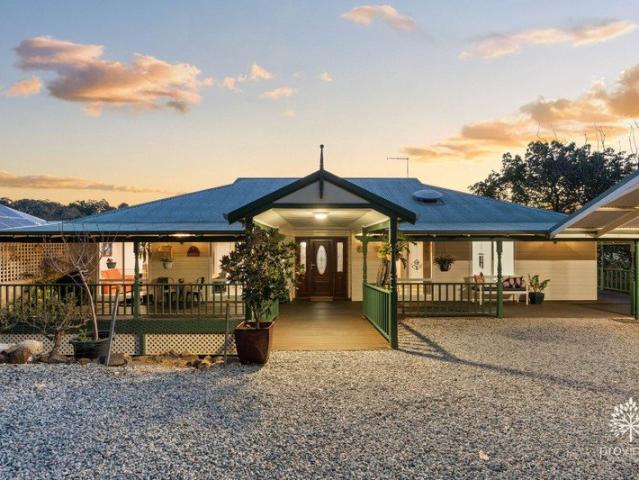 Front Row Escarpment Living with Sweeping Views and Effortless Access