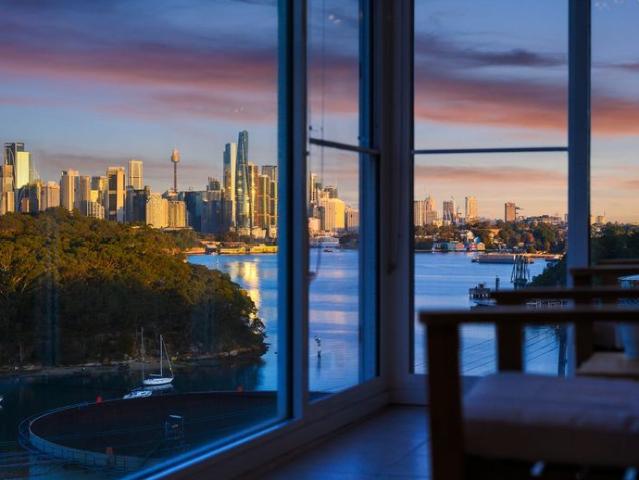 Front Row Harbour Views with Sydney Skyline & Harbour Bridge