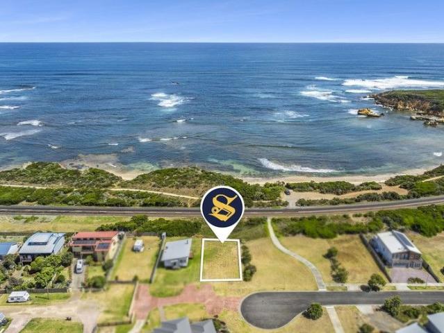 FRONT ROW OCEAN VIEWS ON THE ICONIC GREAT OCEAN ROAD!