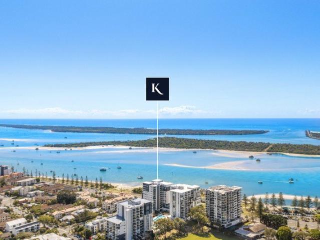 Front Row Living on the Broadwater