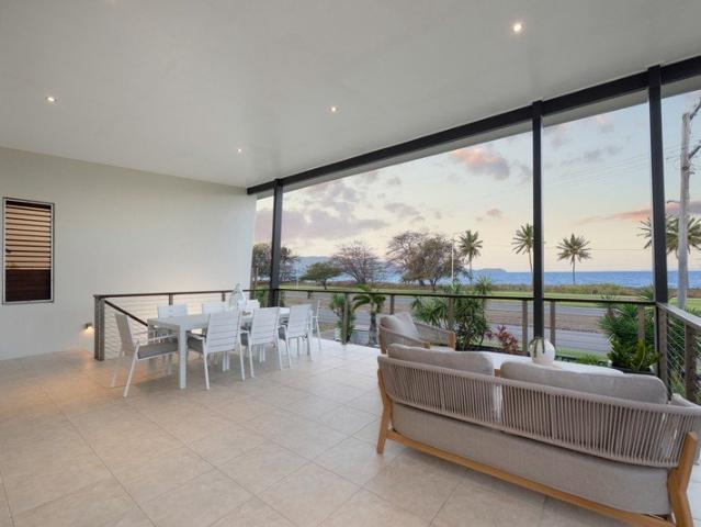 FRONT ROW TO PARADISE Where the Ocean becomes your everyday! Multi Generational, Enjoy from Sunrise to Sunset!