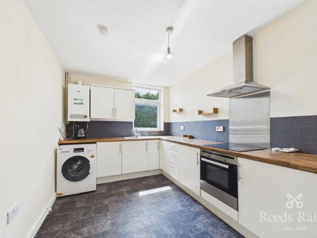 Front Street, West Yorkshire WF10 3 bed terraced house to rent £875 pcm £202 pw