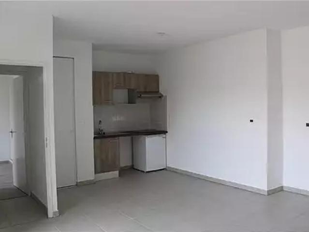 Fronton 31620 Location appartement 2 pièces t2 au dernier étage terrasse