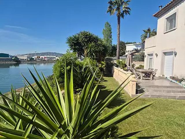 Frontignan 34110 Achat / Vente maison 9 pièces t9 au dernier étage piscine